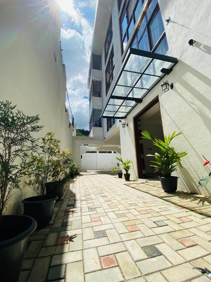 Aurelia Inn كاندي المظهر الخارجي الصورة
